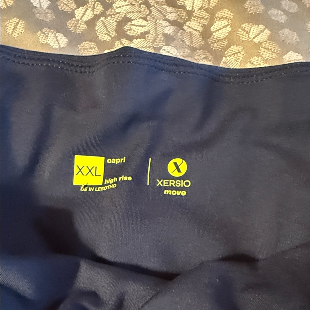 Navy Blue Capris Leggings - Picture 2 of 3